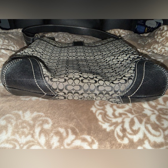 Black coach jacquard soho vintage bag 11”x10” - Picture 4 of 5